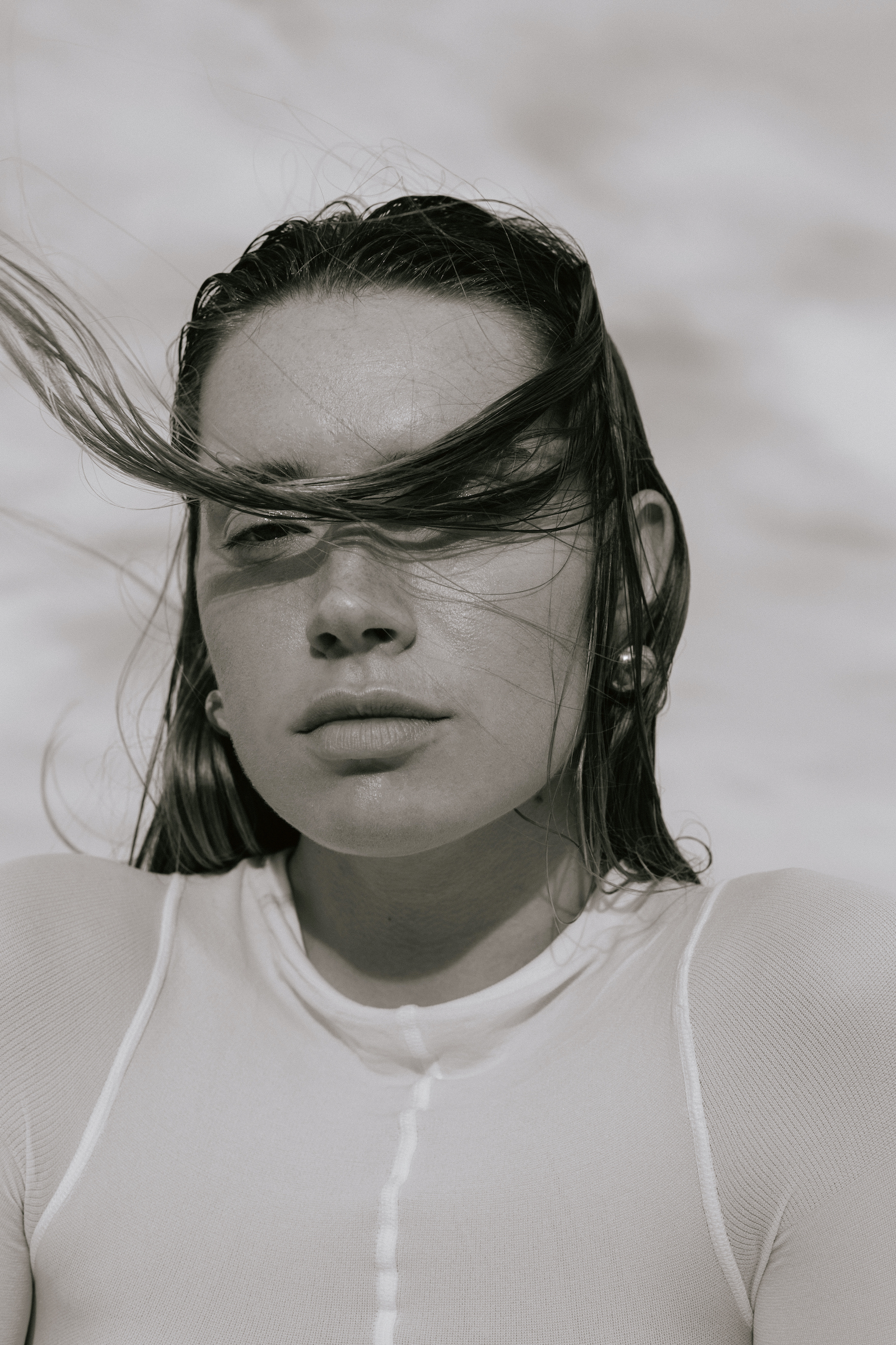 Tr4nsform portrait-young-woman-against-sky Tr4nsform portrait-young-woman-against-sky